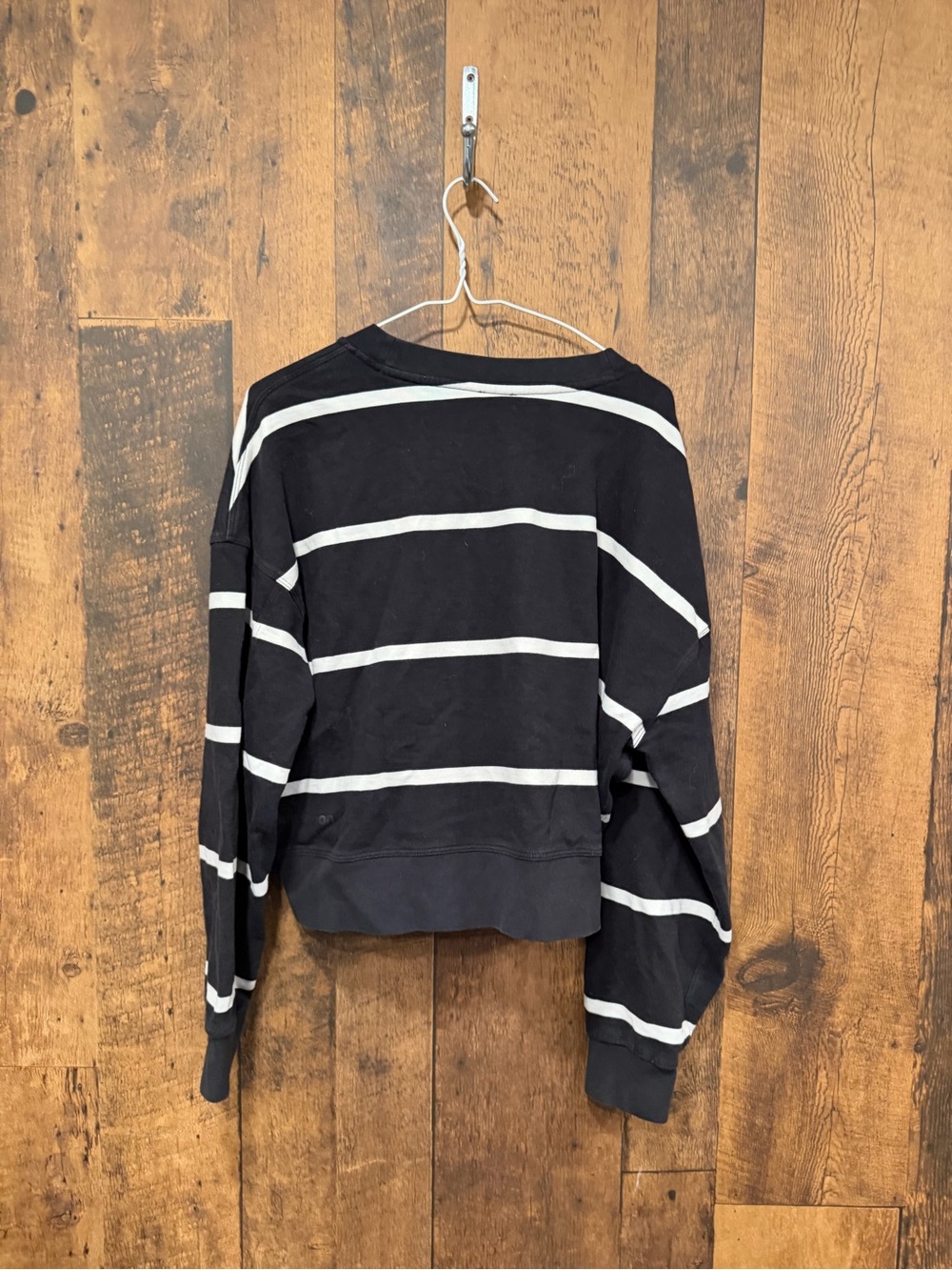 Lululemon Perfectly Oversized Cropped Crew
Stripe Black White sz 8 EUC - Picture 3 of 4